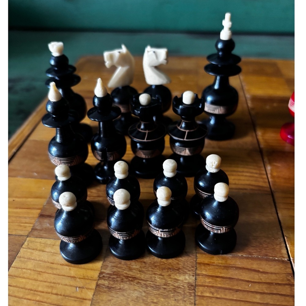 Vintage Hand Carved Wooden Chess Set Folding Board Red Black Pieces Decorative - Picture 3 of 10